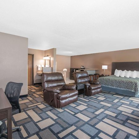 Days Inn By Wyndham Watertown Dış mekan fotoğraf