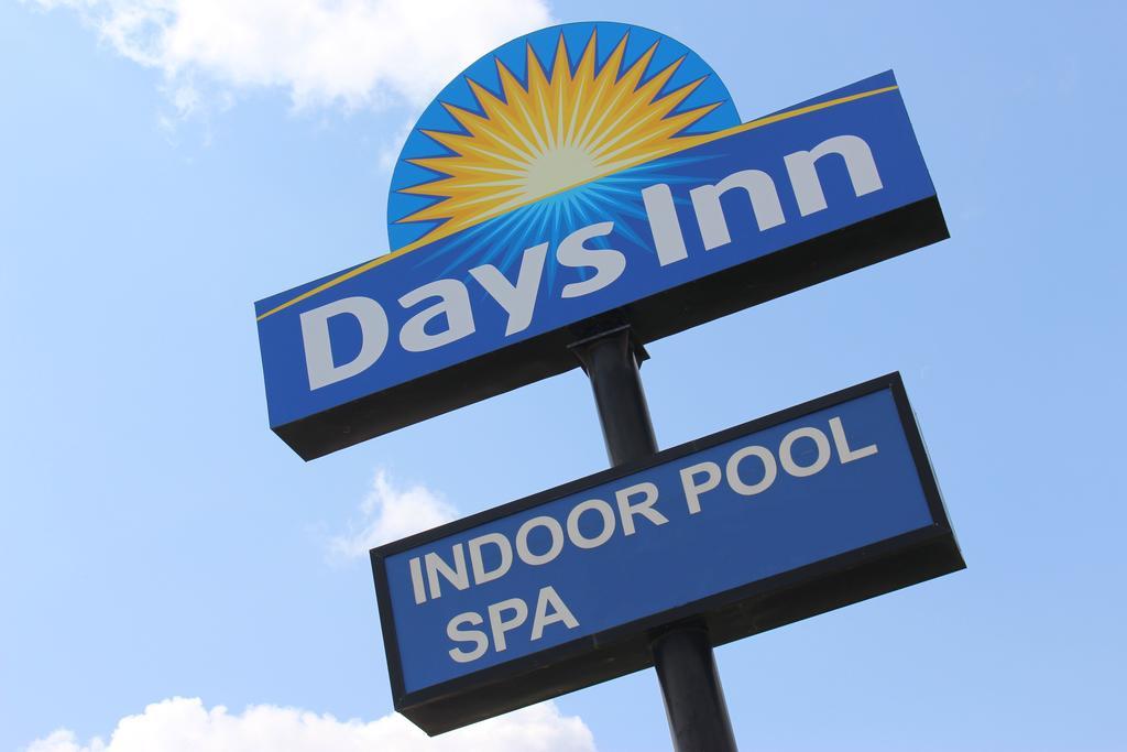 Days Inn By Wyndham Watertown Dış mekan fotoğraf