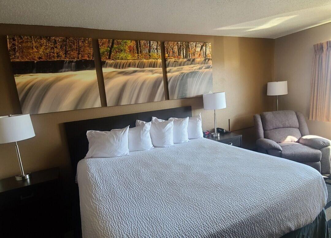 Days Inn By Wyndham Watertown Dış mekan fotoğraf