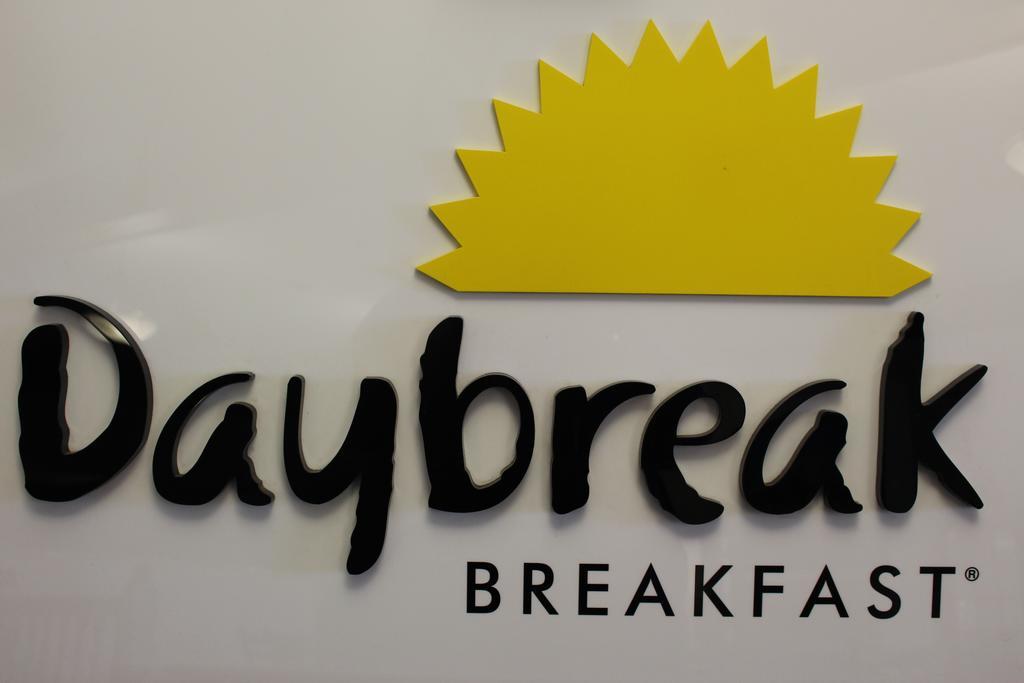 Days Inn By Wyndham Watertown Dış mekan fotoğraf