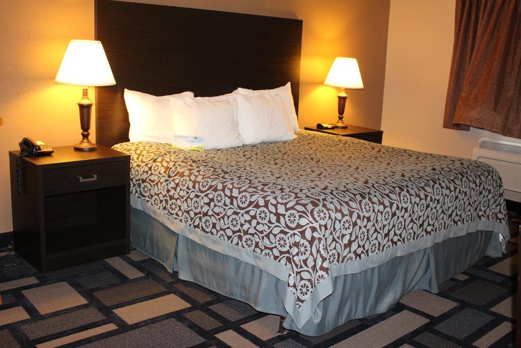 Days Inn By Wyndham Watertown Oda fotoğraf