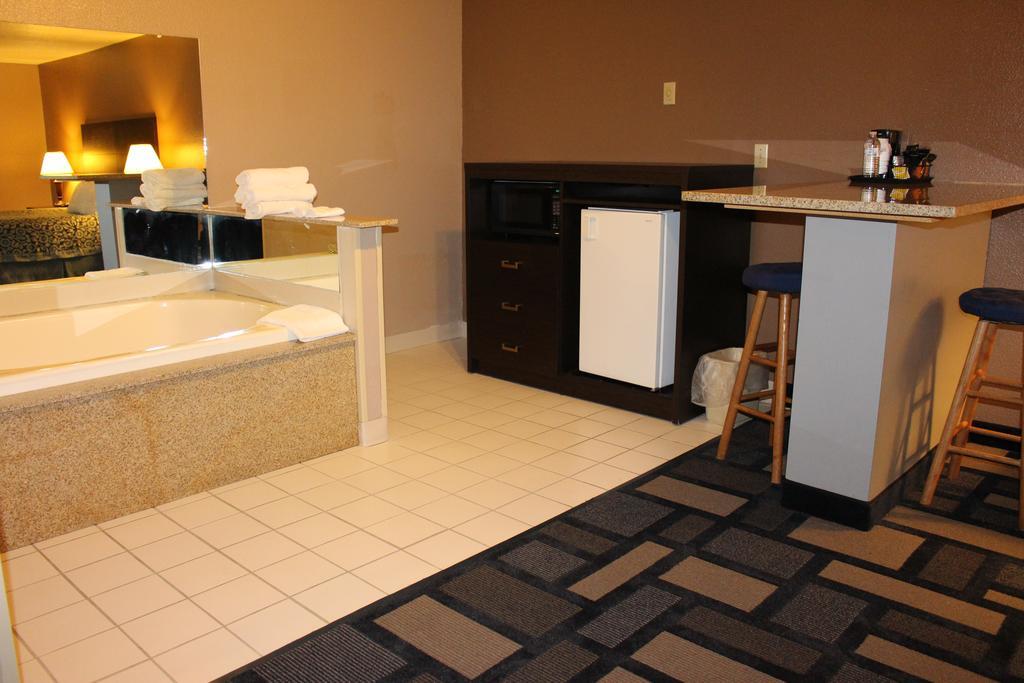 Days Inn By Wyndham Watertown Oda fotoğraf