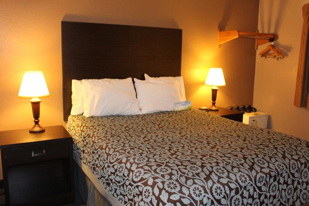 Days Inn By Wyndham Watertown Oda fotoğraf