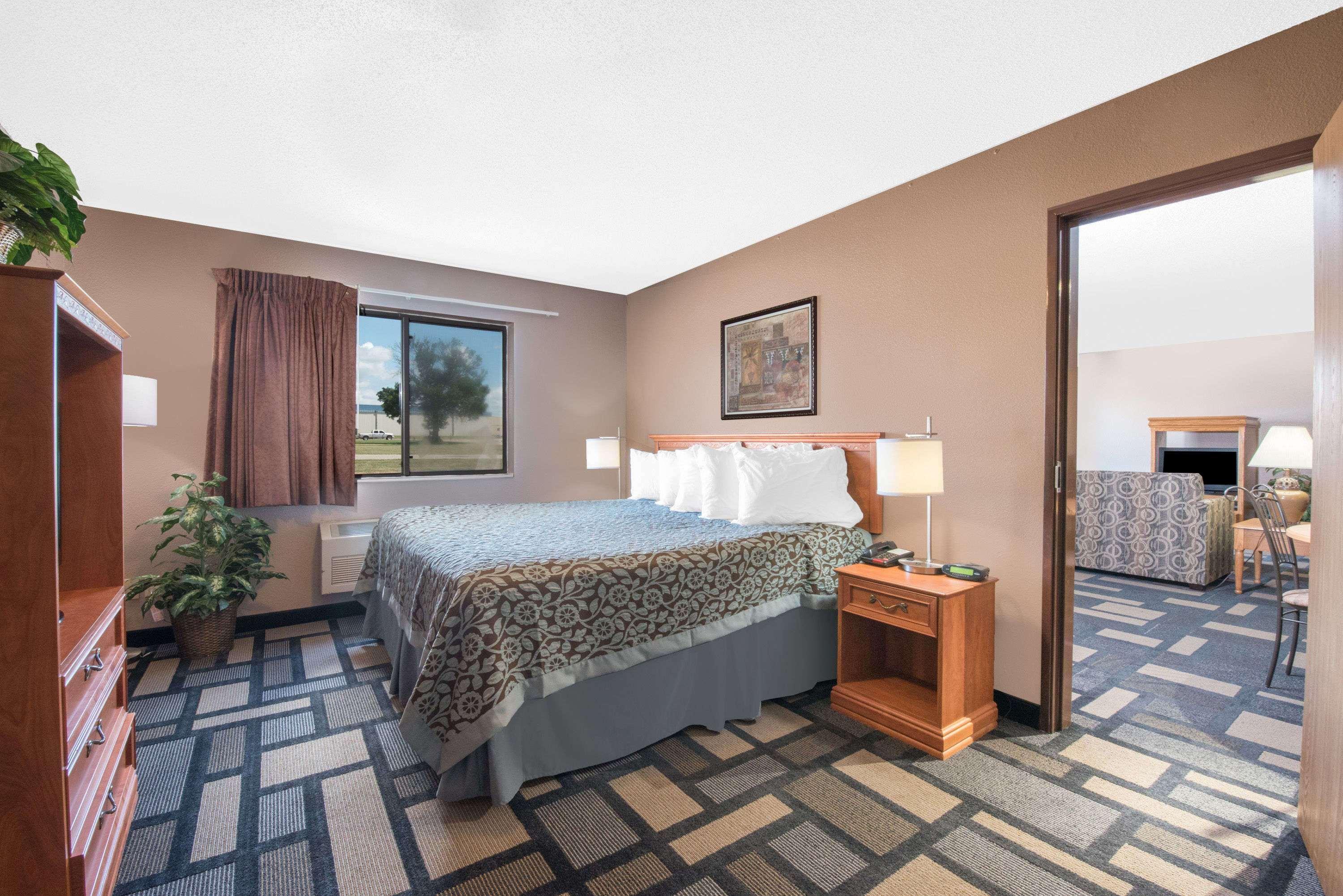 Days Inn By Wyndham Watertown Dış mekan fotoğraf