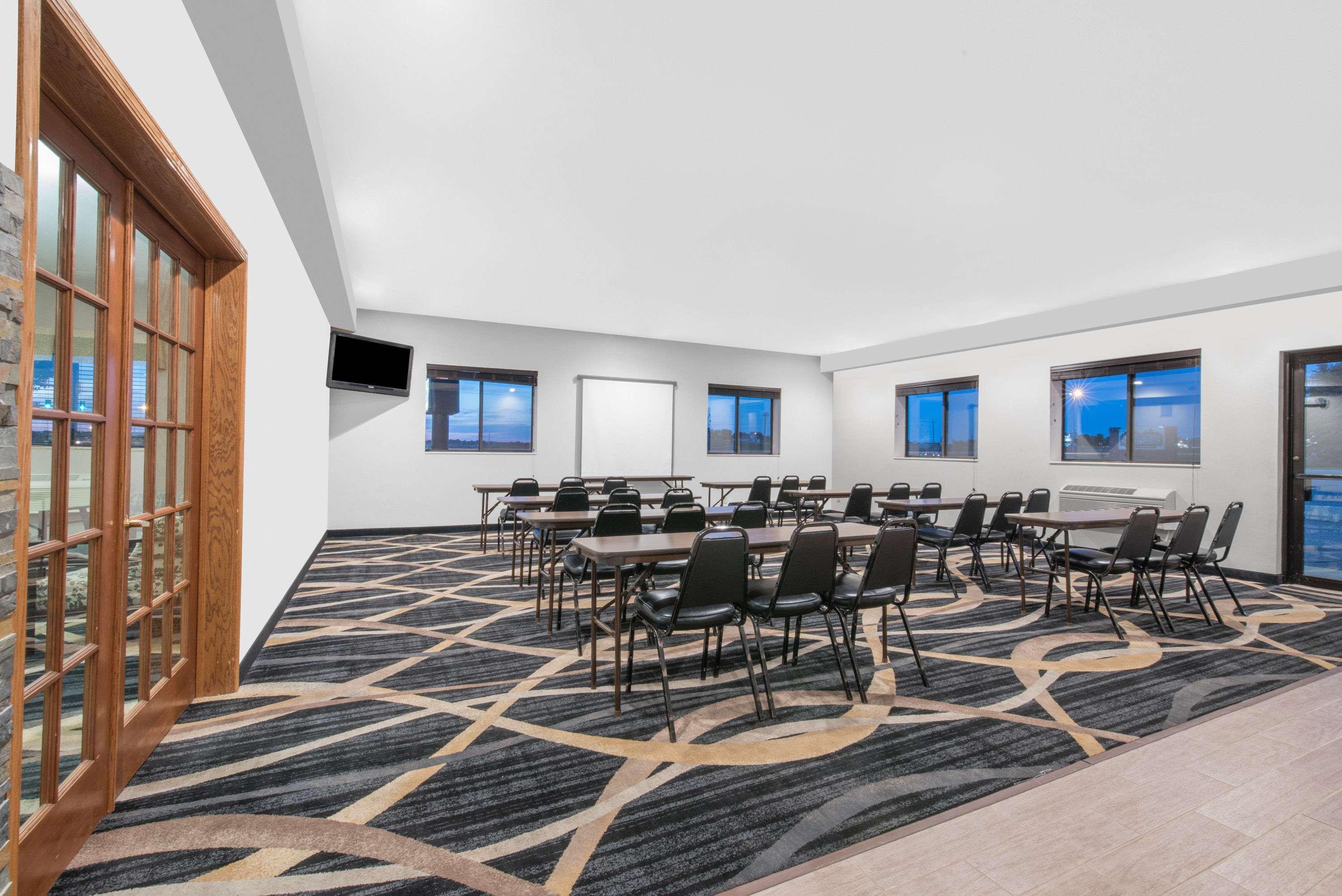 Days Inn By Wyndham Watertown Dış mekan fotoğraf