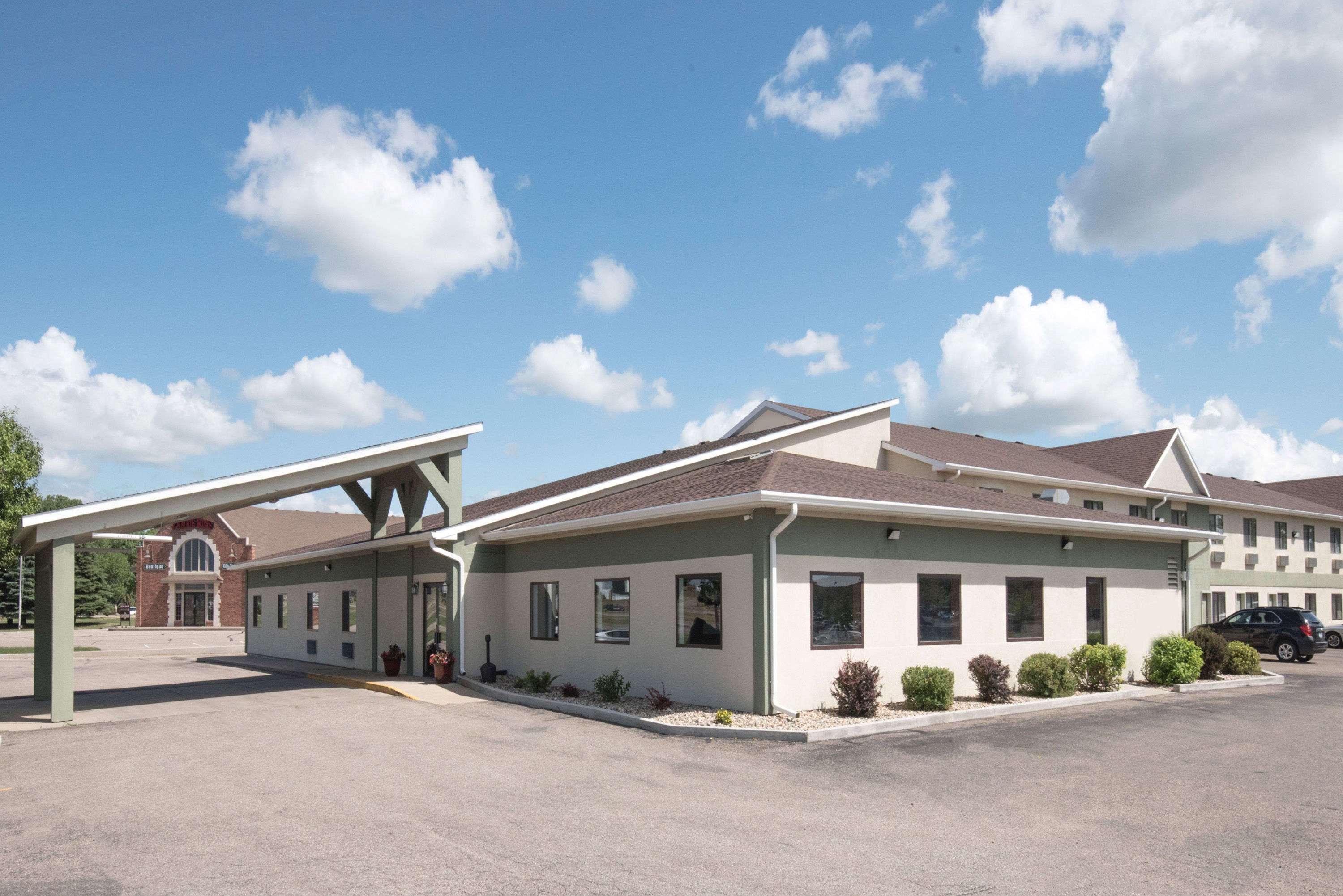 Days Inn By Wyndham Watertown Dış mekan fotoğraf